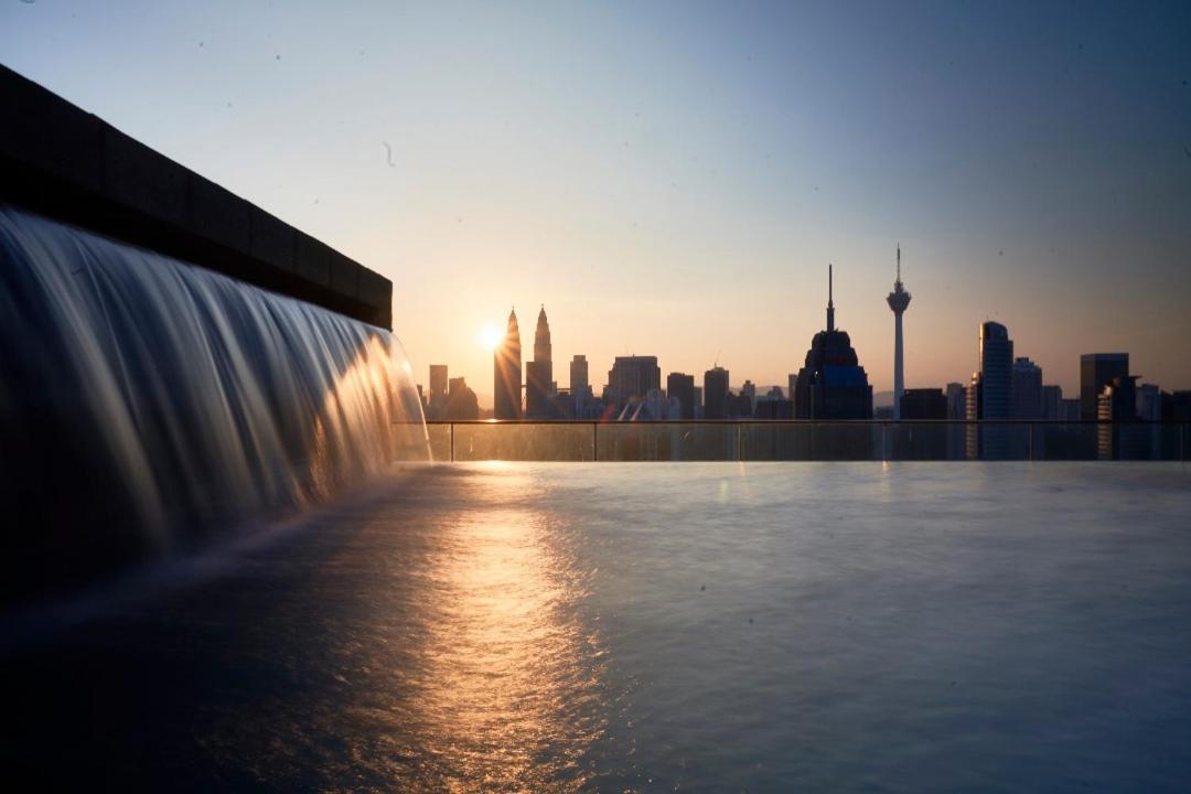 Regalia Suites Infinity Pool Kuala Lumpur Esterno foto