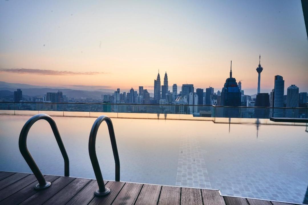 Regalia Suites Infinity Pool Kuala Lumpur Esterno foto